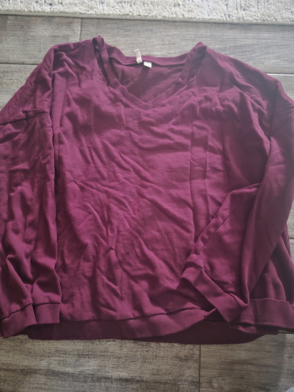 Womens V-Neck Long Sleeve Top - Burgundy